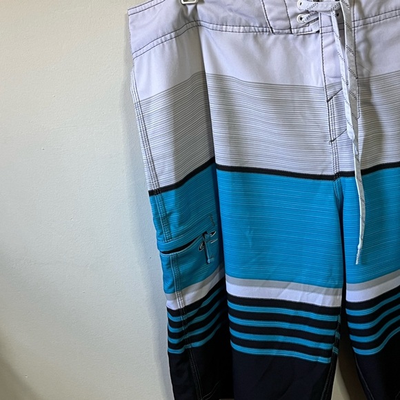O’Neill Boarding Shorts Sz 36 - Picture 3 of 6